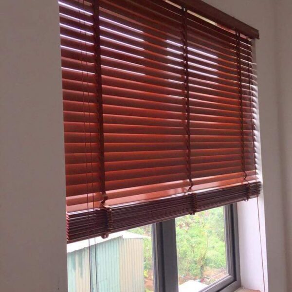 Rèm gỗ màu cánh gián