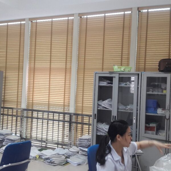 Rèm gỗ tự nhiên cho không gian phòng khách