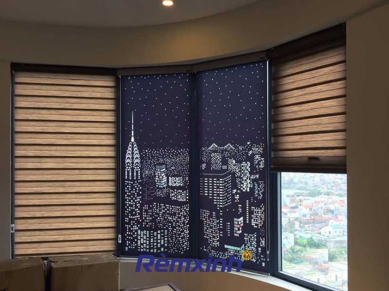 Rèm khắc laser hoa văn tinh xảo, ánh sáng xuyên qua tạo điểm nhấn sang trọng.