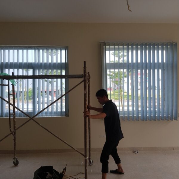 Rèm cửa giá rẻ chống nắng văn phòng