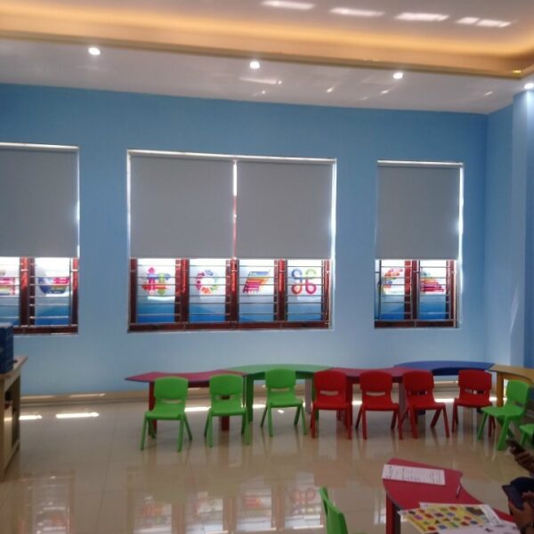 Rèm cuốn chống nắng lắp trường học