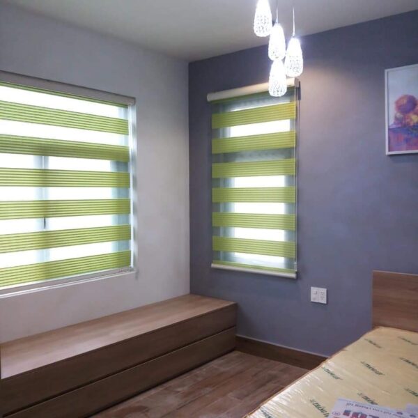Rèm cầu vồng cửa chính phòng khách đẹp tinh tế