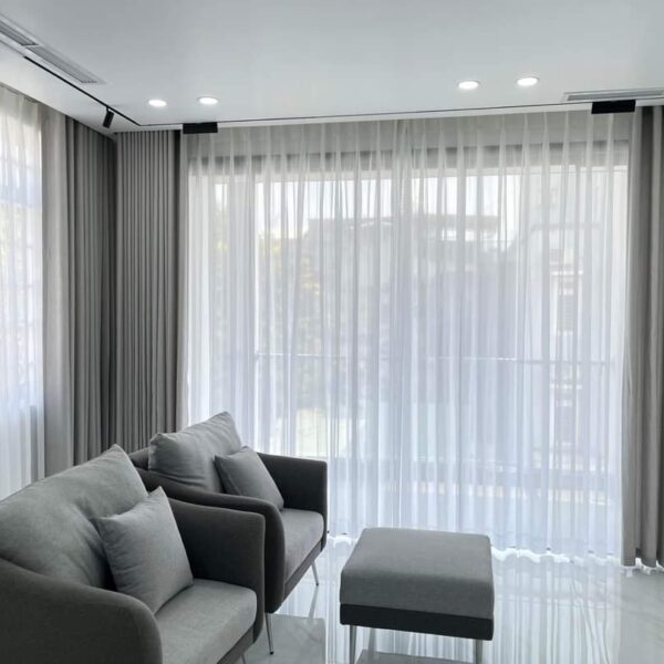 rem-cua-phong-ngu-mau-xam