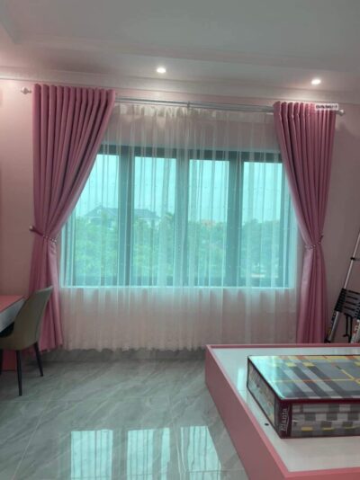 Rèm cửa màu hồng lãng mạn đáng yêu cho phòng ngủ