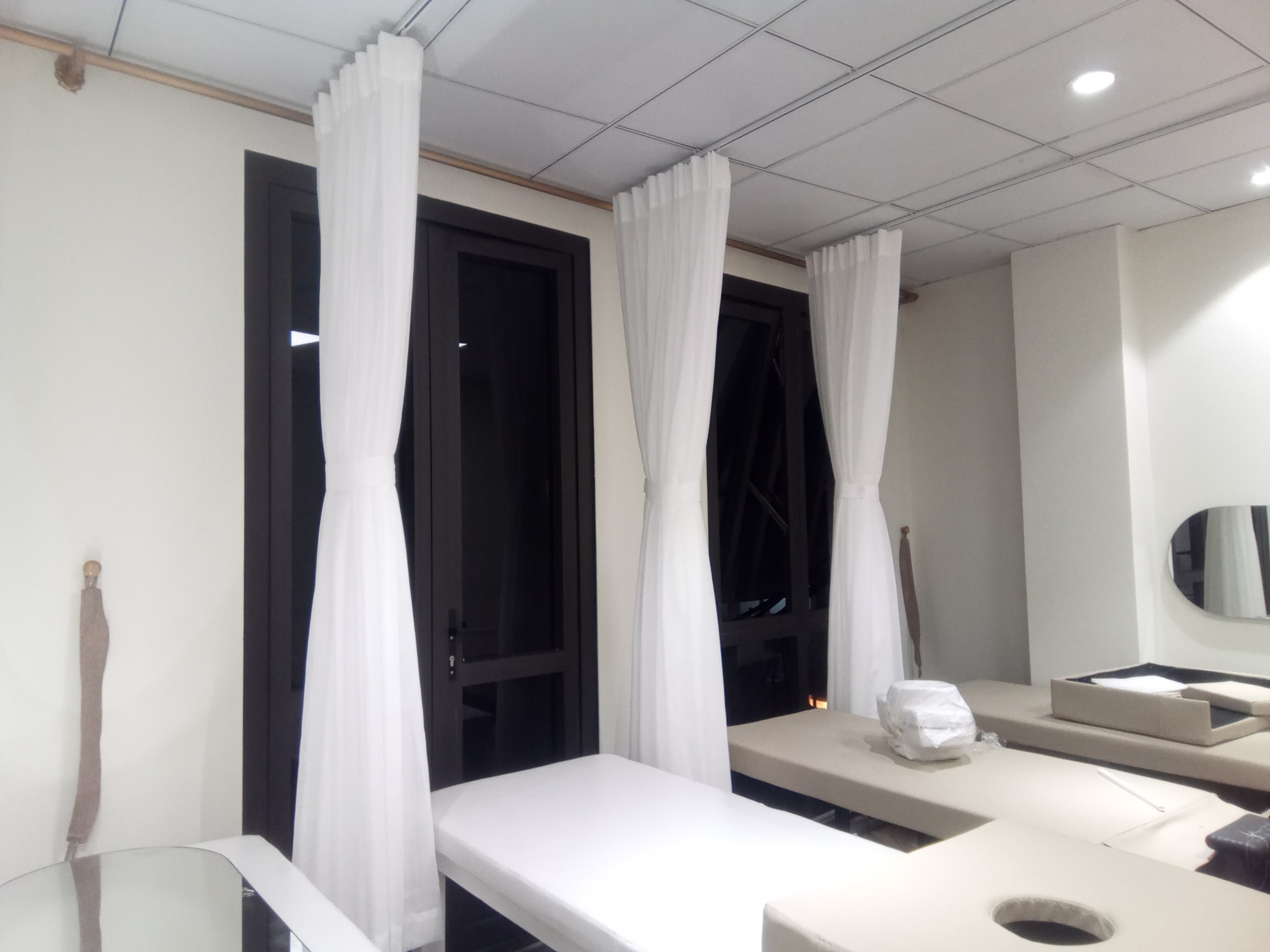 Mẫu rèm voan spa mẫu rèm voan trang trí ngăn giường đẹp