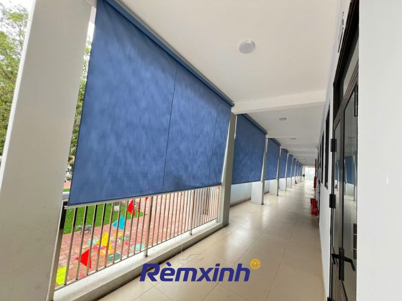 Rèm bạt che nắng có độ bền cao và dễ dàng vệ sinh