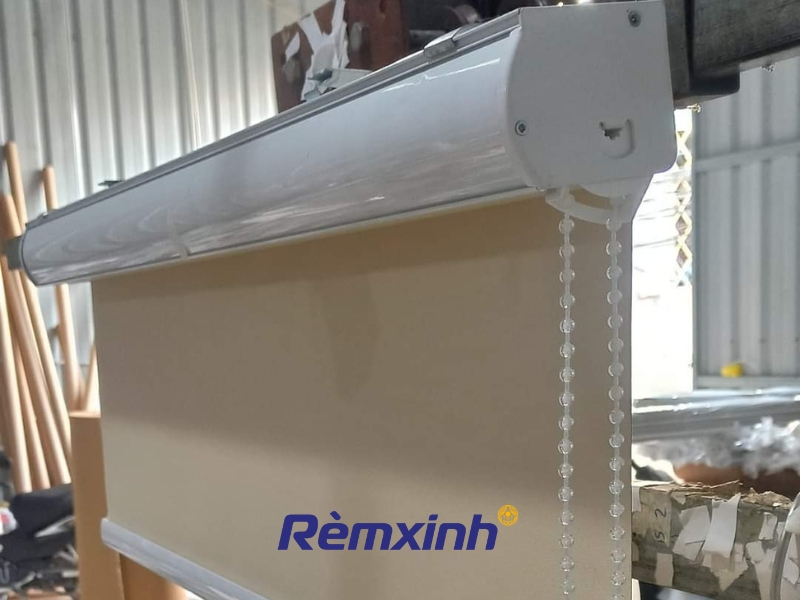 Rèm cuốn máng cầu vồng che sáng