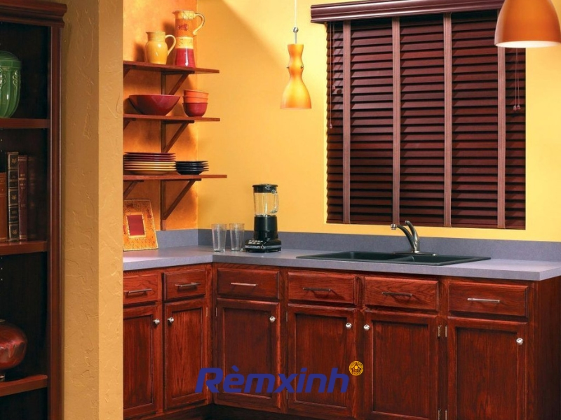 Hướng dẫn chọn rèm gỗ cho không gian phòng bếp