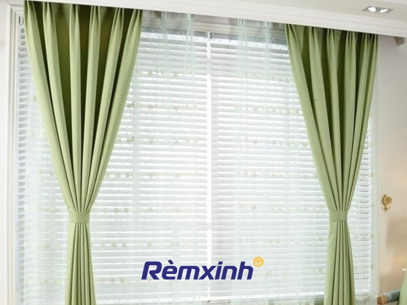 Rèm vải chống nắng cách nhiệt phù hợp sử dụng quanh năm, giúp phòng mát mùa hè, ấm mùa đông