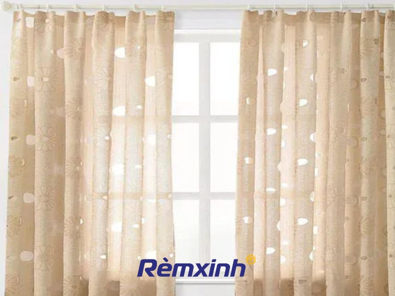 Chất liệu rèm quyết định phong cách, độ bền và công năng sử dụng.