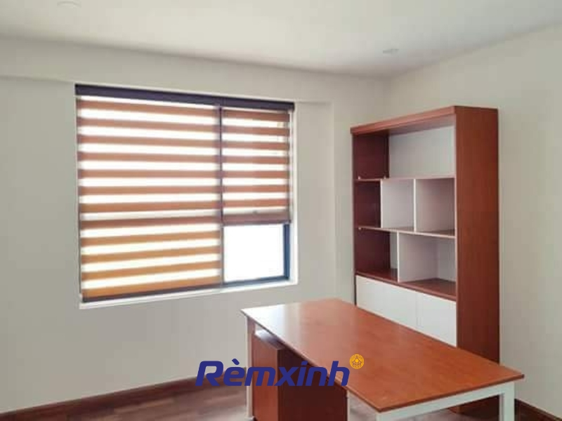 Rèm cầu vồng lắp lọt khuôn cửa phù hợp cho phòng nhỏ, phong cách hiện đại, tối giản.