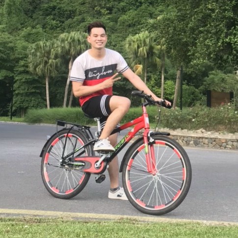 Cửa H&agrave;ng R&egrave;m Xinh