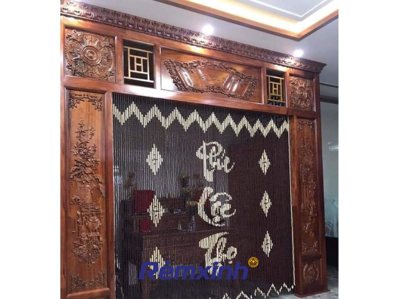 Rèm hạt gỗ trang trí phòng thờ giúp lưu thông khí tốt