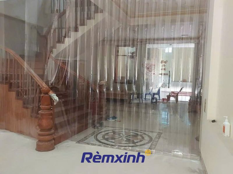 Rèm vải ngăn lạnh giúp tiết kiệm tiền điện