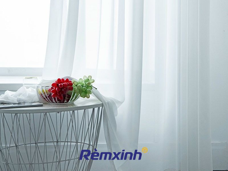 Rèm màu trắng phù hợp với mọi phong cách nội thất