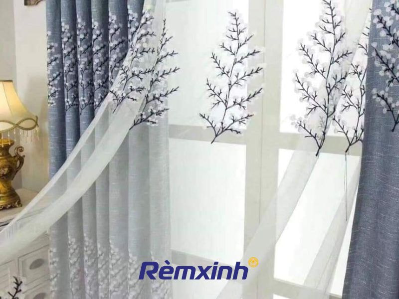 Rèm họa tiết tăng sự lãng mạn cho phòng ngủ