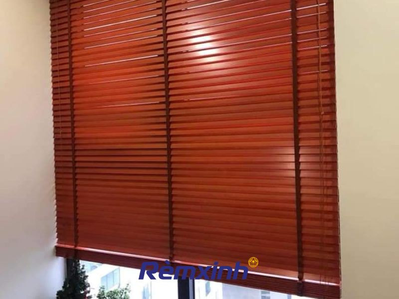 Xu hướng thiết kế rèm gỗ với màu mộc tự nhiên