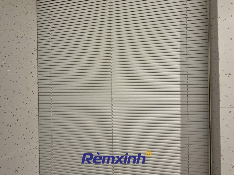Lắp rèm sáo nhôm tại nhà cô Hà giúp chống nắng hiệu quả, bền đẹp và dễ vệ sinh