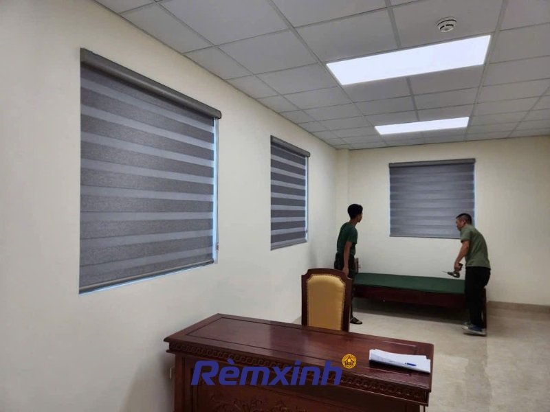 Quy trình thi công rèm cầu vồng chuyên nghiệp cho văn phòng hiện đại tại Rèm Xinh