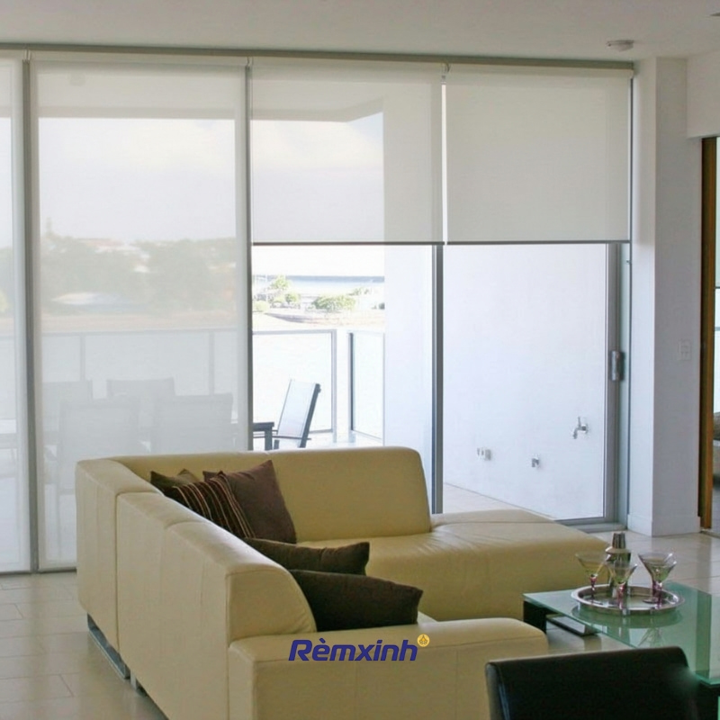 Rèm cuốn lưới giúp chống nắng, vẫn giữ được ánh sáng tự nhiên