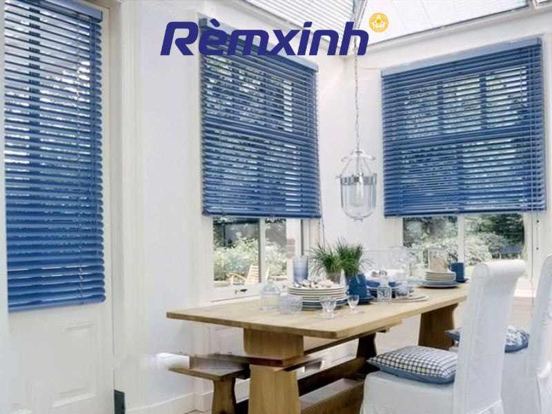 Cửa H&agrave;ng R&egrave;m Xinh