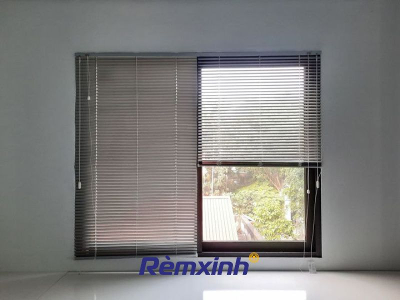 Rèm sáo nhôm đơn giản