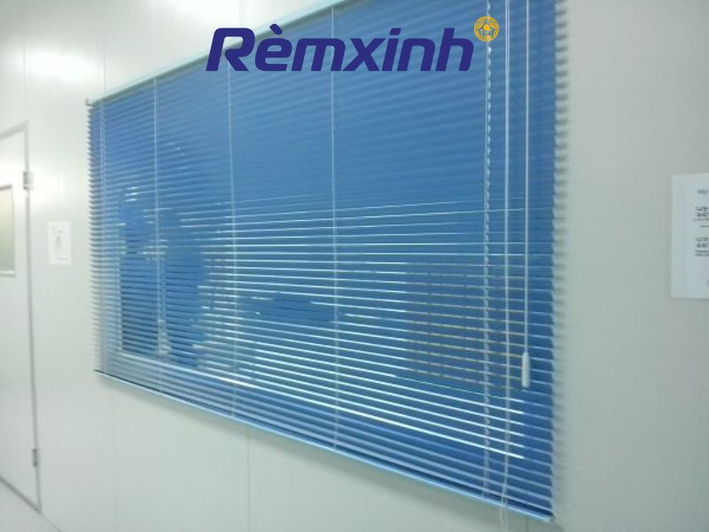 Cửa H&agrave;ng R&egrave;m Xinh