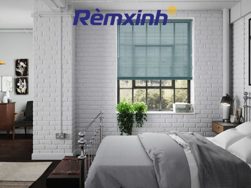 Cửa H&agrave;ng R&egrave;m Xinh