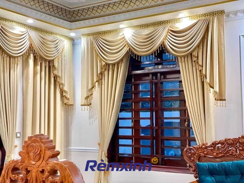 Rèm vải may kiểu Nữ Hoàng