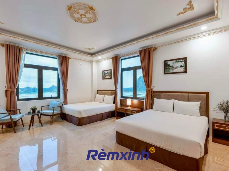 Không gian sống nổi bật với rèm cửa tinh tế và hiện đại