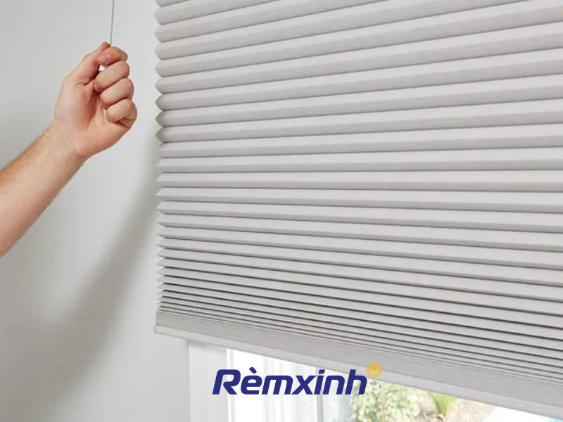 Rèm tổ ong bền, dễ vận hành