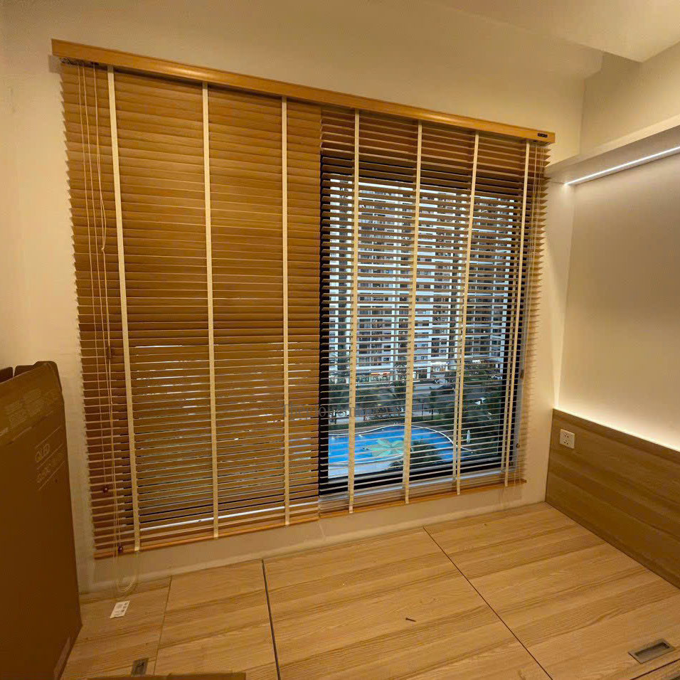 Rèm cửa sổ phòng ngủ bằng gỗ cho chung cư tphcm Rèm cửa sổ phòng ngủ bằng gỗ cho chung cư tphcm