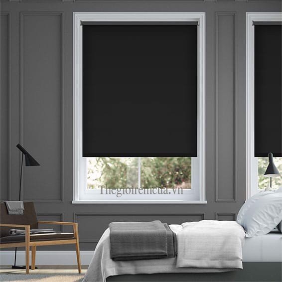 Rèm cuốn màu đen sang trọng và huyền bí cho phòng ngủ